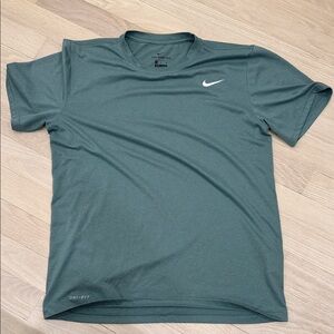 Nike dri-fit tee medium